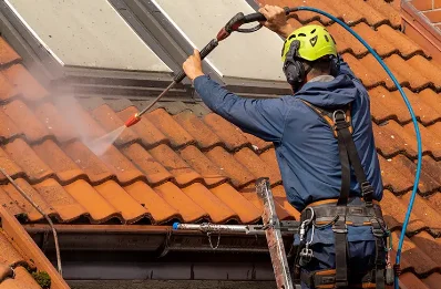 Démoussage et hydrofuge de toiture à Valloire